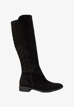 Kozaki z czarnego zamszu do kolan o dopasowanym kształcie, gładkiej fakturze i niskim czarnym obcasie. Szwy biegnące wzdłuż boków.