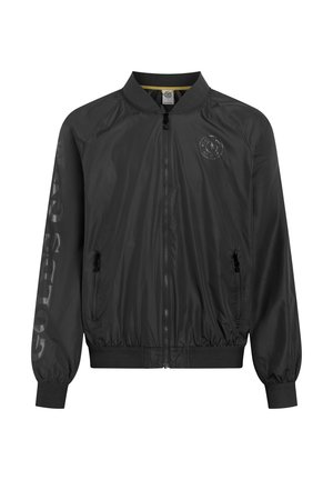 Czarna lekka bomberka na suwak z elastycznymi mankietami i dołem, kieszeniami na suwak z przodu oraz subtelnym logo na piersi i lewym rękawie.