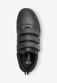 Chaussure noire avec trois bretelles Velcro, tige en cuir lisse, col rembourré et doublure en textile ; taille 12F affichée à l'intérieur.