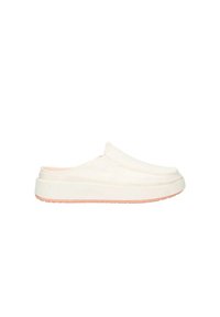 Scarpe bianche slip-on con una tomaia liscia, punta arrotondata e una suola rosa prominente. Materiale in tessuto morbido con dettagli di cucitura minimi.