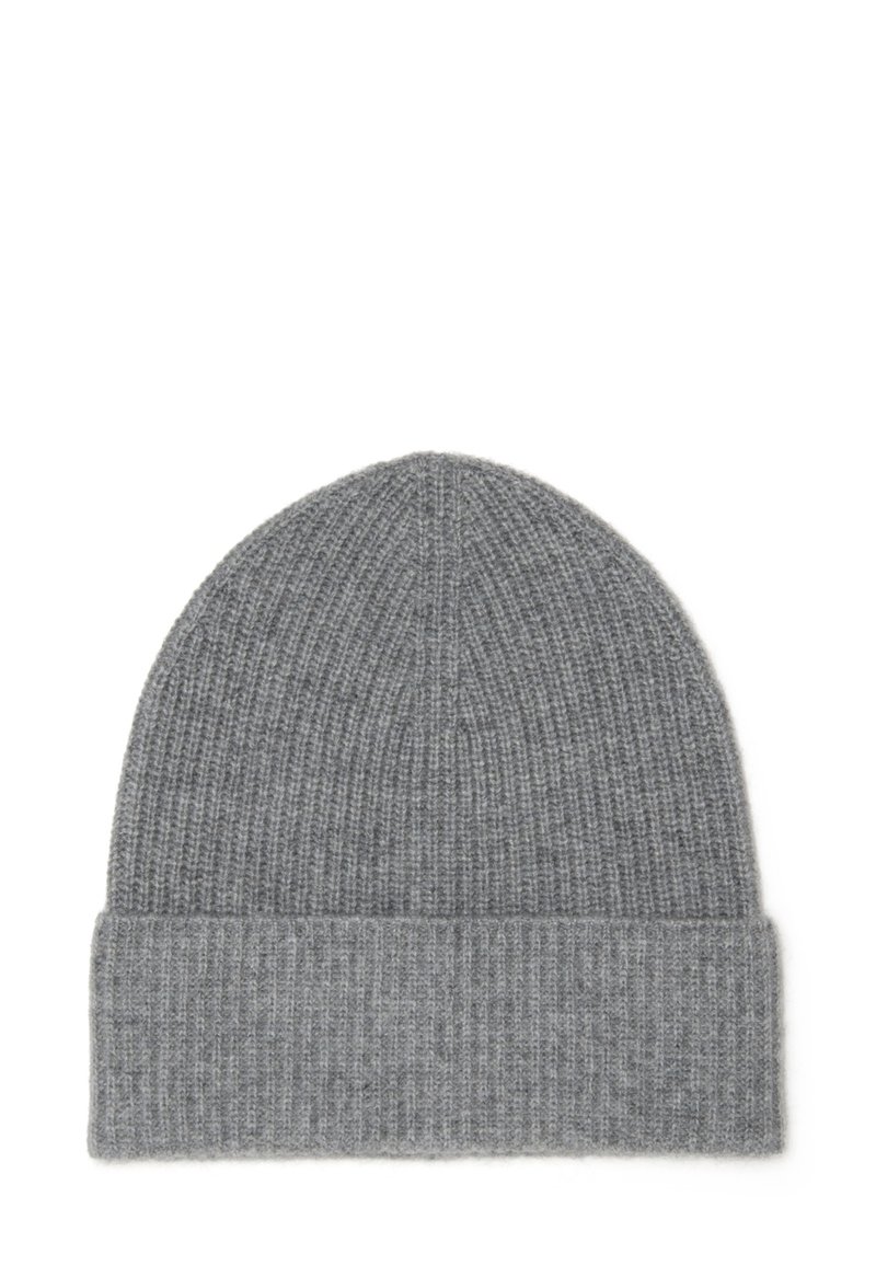 Grijze geribbelde gebreide beanie met een dikke omslag, gemaakt van zacht wolmateriaal, met een consistente textuur in het hele ontwerp.