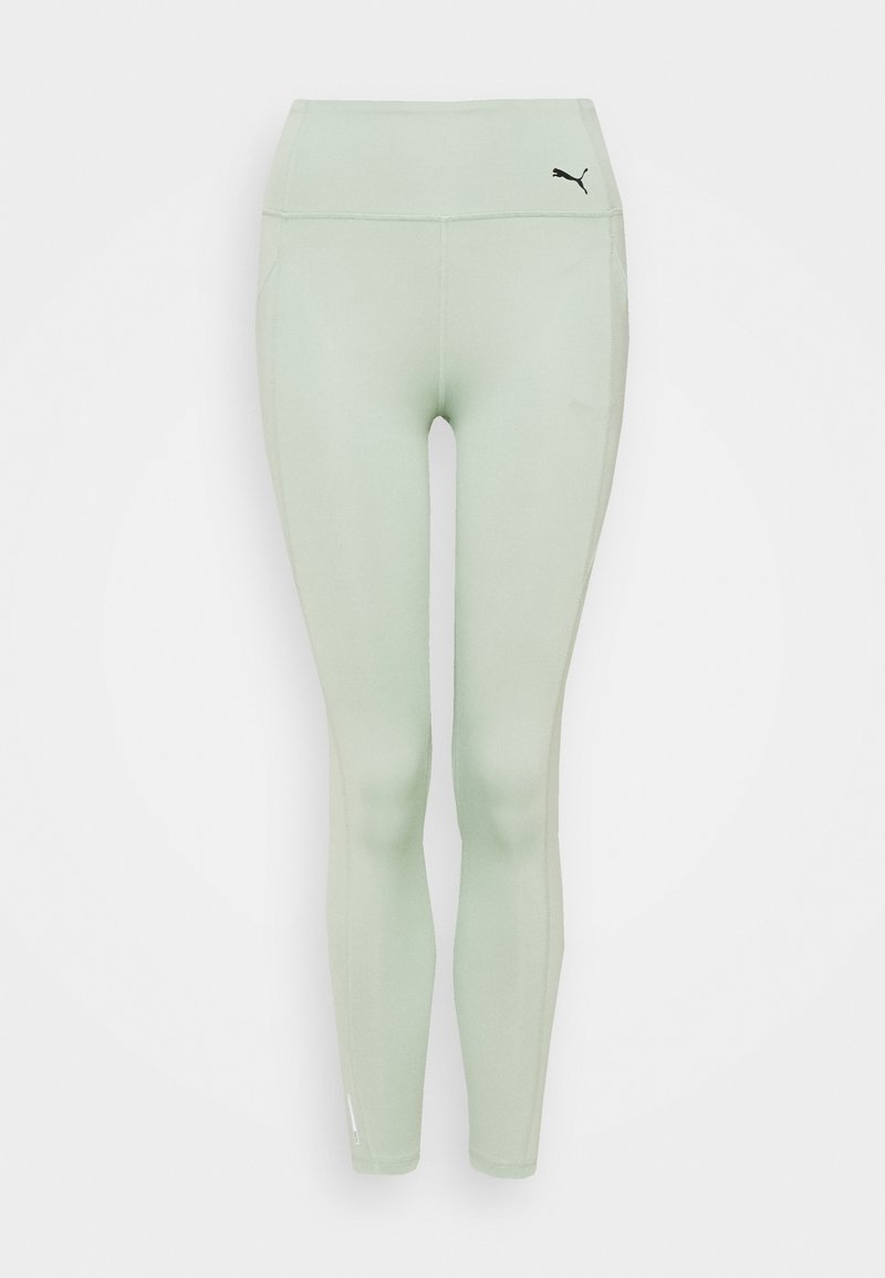 Leggings atletici verde chiaro realizzati in materiale elasticizzato, con un alto punto vita, tasche laterali e un piccolo logo nero vicino alla vita.