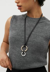 Next REGULAR FIT - Colier - black