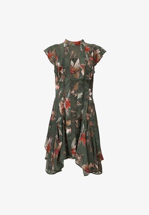 Robe à motifs floraux en vert foncé, avec des manches courtes, un corsage structuré et un ourlet asymétrique, dotée de plis et d'une texture douce et légère.