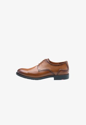 Braune Leder Schnürschuhe mit runder Zehenform, dezenten Nähdetails und einer schwarzen Gummisohle. Flache Schnürsenkel und minimalistische Designelemente.
