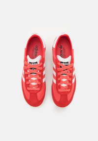 adidas Originals UNISEX - Baskets basses - preloved scarlet/better scarlet/footwear white