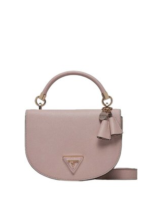 Borsa a tracolla in finta pelle rosa con una silhouette curva, hardware in tonalità oro, manico superiore e un accento a frange rimovibile. Logo triangolare sulla parte anteriore.