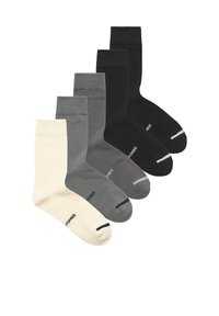 Vijf paar sokken in verschillende kleuren: crèmekleurig, lichtgrijs, donkergrijs en zwart. Gemaakt van een glad materiaal met contrasterende accenten op hiel en teen.