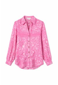 Ροζ πουκάμισο με μακριά μανίκια και κουμπιά, με λευκά μοτίβα πεϊσλεϊ και λουλουδιών, μυτερό γιακά και καφέ κουμπιά κατά μήκος του εμπρός μέρους.