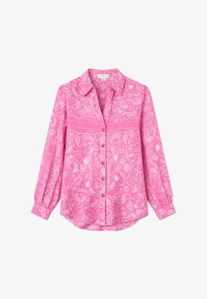 Ροζ πουκάμισο με μακριά μανίκια και κουμπιά, με λευκά μοτίβα πεϊσλεϊ και λουλουδιών, μυτερό γιακά και καφέ κουμπιά κατά μήκος του εμπρός μέρους.