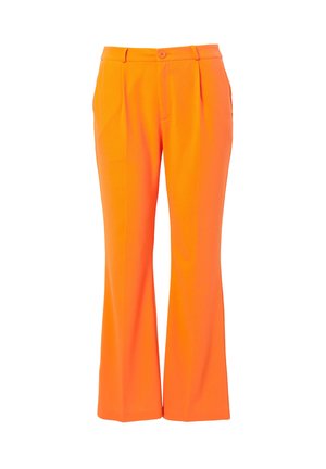 Pantalons évasés en tissu orange vif. Comprend une fermeture à un bouton, des plis profonds et une texture lisse.
