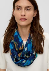 s.Oliver Szalik komin