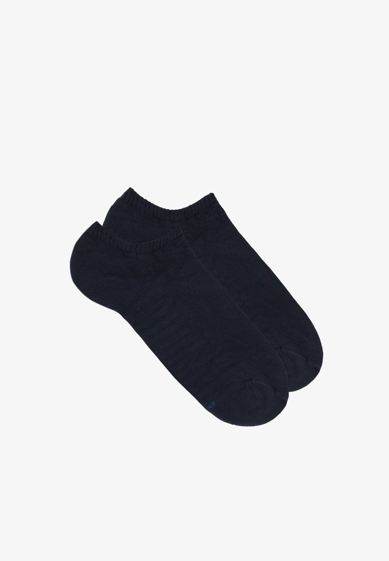 Zwarte enkel sokken met een geribbelde boord, zachte textuur en een glad ontwerp. Geen patronen of accenten aanwezig.