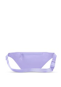 Banane lilas avec un design épuré, une sangle ajustable et une poche zippée. Fabriquée en tissu texturé, légère et durable.