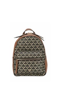 Mochila de diseño marrón y beige con forma redondeada, un bolsillo frontal con cremallera, acentos de cuero y dos correas ajustables.