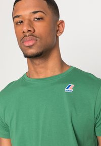 K-Way LE VRAI EDOUARD UNISEX - T-shirt básica - green