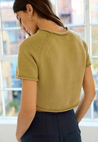 Next ROLL EDGE-REGULAR FIT - T-shirt med print - sage green