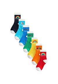 Set di calzini di cotone colorati, con design e motivi per ogni giorno della settimana come arcobaleni e veicoli. Include vari colori: blu navy, blu, verde, giallo, arancione e rosso.