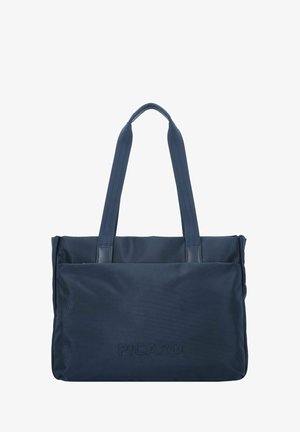 Sac fourre-tout bleu marine en nylon texturé, avec des poignées supérieures doubles et un logo en relief à l'avant. Forme rectangulaire avec une fermeture éclair.