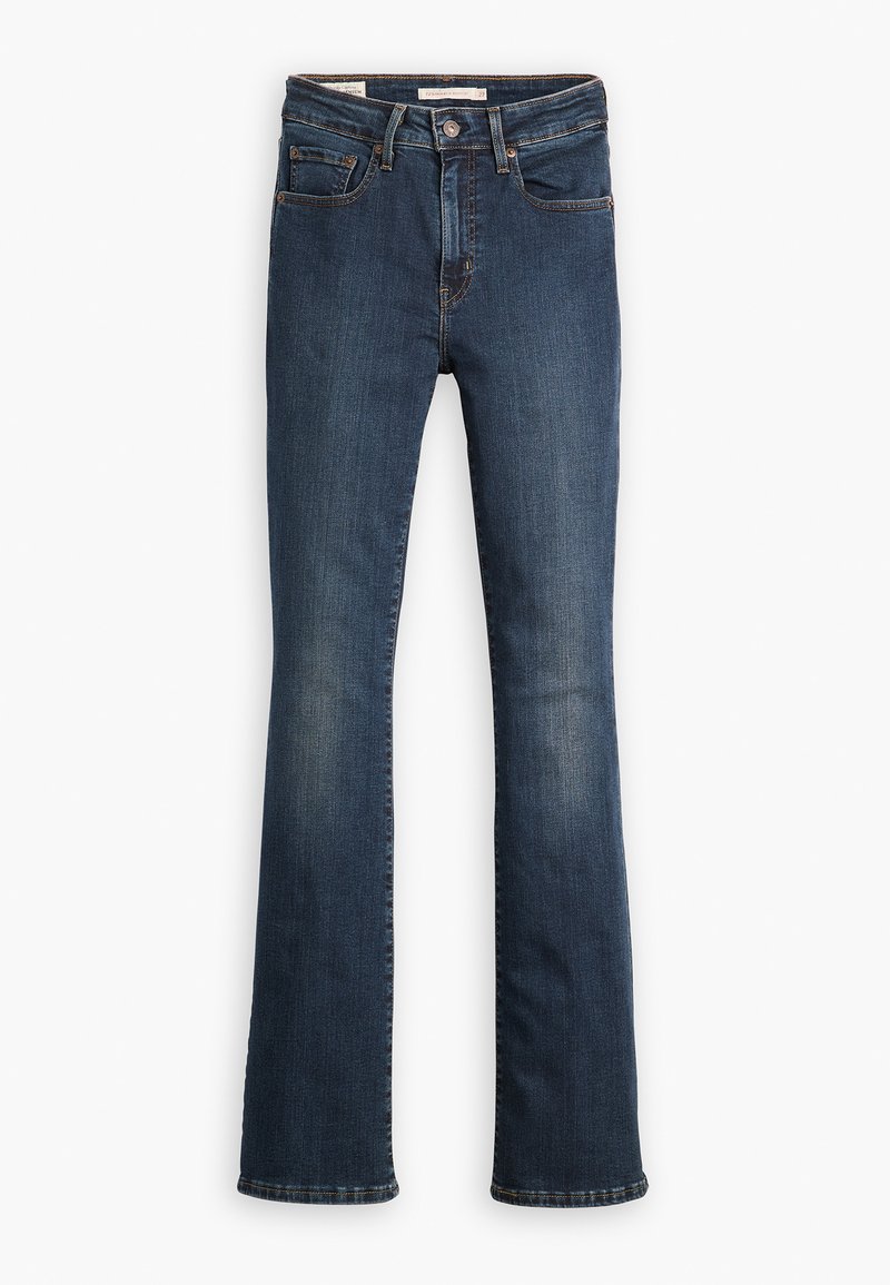 Jeans de mezclilla de campana azul oscuro, con un diseño clásico de cinco bolsillos, costuras visibles y un ligero desgaste en los muslos.
