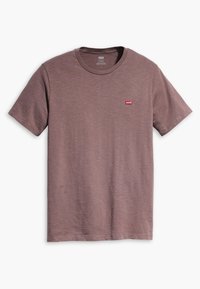 Brun kortärmad crewneck T-shirt från Levi's med liten röd logotyp på vänster bröst, liggande platt på vit bakgrund.