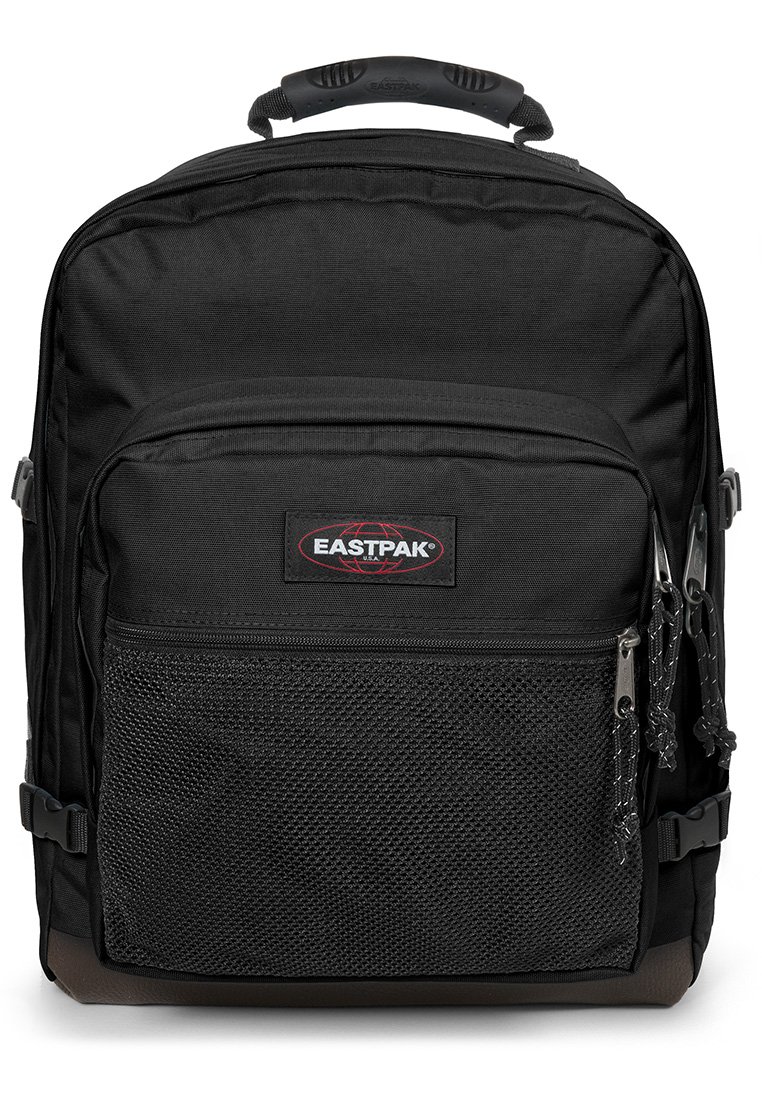 Sort Eastpak rygsæk med en struktureret mesh-frontlomme, slidstærkt stof, lynlås-lukninger og polstret håndtag for behagelig bæring.