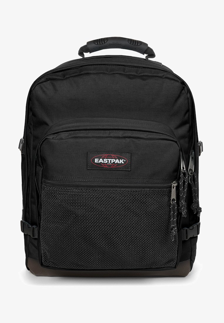 Mochila negra Eastpak con un bolsillo frontal de malla texturizada, tela duradera, cierres de cremallera y asa acolchada para un transporte cómodo.