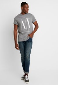 Armani Exchange Tričko s potlačou - grey