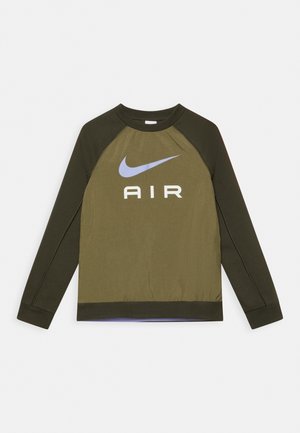 Olivově zelená mikina Nike s raglánovými rukávy, s lehce modrým logem swoosh a nápisem „AIR“ v tučném bílém písmu přes přední stranu.