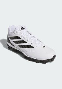 Bijela sportska cipela s mrežicom i sintetičkim materijalom, s crnim dijagonalnim prugama, teksturiranim gornjim dijelom i crnim kramponima na potplatu.