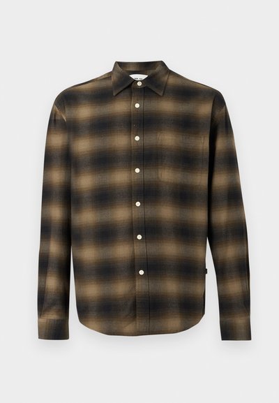 Πουκάμισο με μακριά μανίκια και κουμπιά, με καφέ και μαύρο καρό διαβάθμιση, τσέπη στο στήθος και κλασικό γιακά.