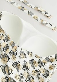 Bikinitop van witte stof met zwarte en gouden palmbladpatronen; inclusief verwijderbare bandjes en gladde, gewatteerde cups.