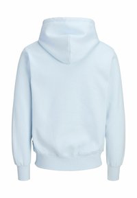 Sweat à capuche bleu clair à manches longues, poignets et ourlet côtelés, vu de dos sur fond blanc.