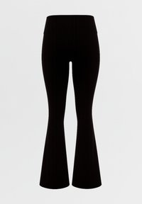 Pantaloni neri a zampa con vita alta, realizzati in un tessuto liscio ed elastico. Presentano un design pulito senza motivi o elementi hardware visibili.