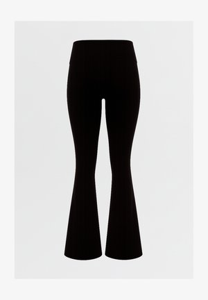 Czarne spodnie dzwony z wysokim stanem, wykonane z gładkiej, elastycznej tkaniny. Charakteryzują się czystym wzorem bez widocznych wzorów czy elementów metalowych.