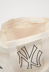 New Era Maisiņveida soma - white