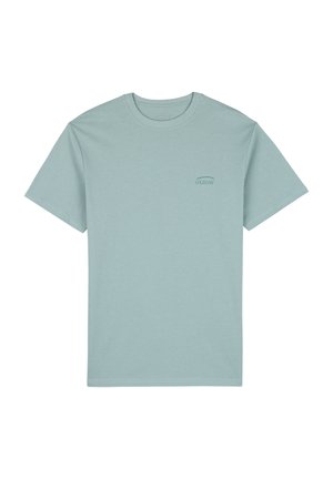 T-shirt en coton bleu clair à manches courtes, col rond, avec un petit logo Oxbow imprimé sur la poitrine gauche. Texture douce, coupe décontractée.