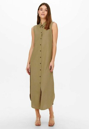 Abito midi senza maniche di colore verde oliva, con chiusura frontale a bottoni, spacchi laterali e colletto. Realizzato in un tessuto leggero.