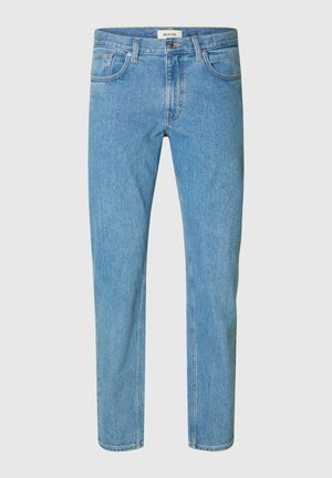 Jeans in denim azzurro chiaro con vestibilità dritta, chiusura anteriore con bottone e cerniera, e design a cinque tasche su uno sfondo semplice.