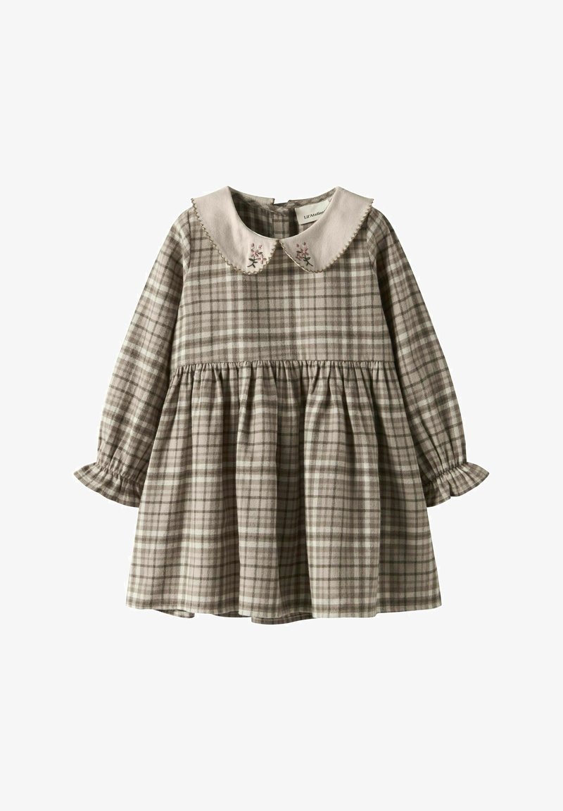 Robe à carreaux dans des tons de gris avec des manches longues, des poignets froncés, un col de couleur claire et une broderie florale sur les bords du col.