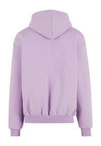 Felpa lilla con vestibilità rilassata, cappuccio oversize e polsini e fondo a costine. Materiale morbido con una texture liscia.