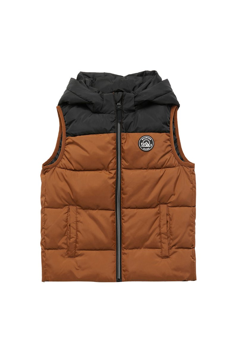 Kamizelka ocieplana z kapturem, z czarną górną częścią i brązowym dołem. Dwie przednie kieszenie z zamkiem błyskawicznym oraz okrągły detal z logo.