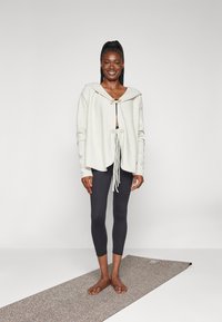 Yogasearcher Jakna od flisa - light grey