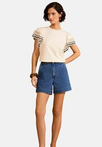 Love & Roses - REGULAR FIT - FLUTTER SLEEVE - Print T-shirt - ivory and black Thumbnail Image 1