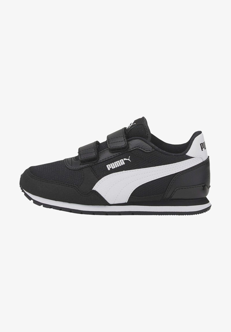 Czarne buty sportowe z białymi akcentami, z tkaninową cholewką, z rzepami i teksturowaną gumową podeszwą. Widoczne logo PUMA.
