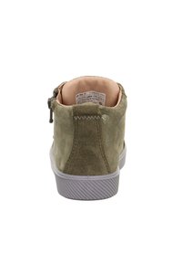 Olivgrüne Wildleder-Sneaker mit beigem Innenfutter, weißer Sohle und einem kleinen Reißverschluss auf der Rückseite.