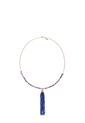 Collier en or avec des perles de pierres précieuses multicolores en violet, bleu et bleu marine, agrémenté d'un pompon en perles bleues.