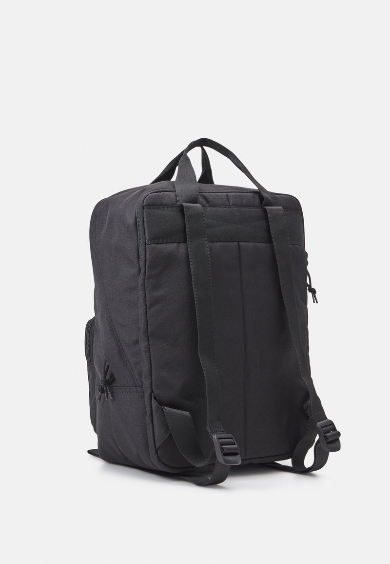 lululemon belt bag sage green was looking for sage green belt bag and thought grey sage would be it.  looks more grey than green to me. any other colour to go w the bottle? : r/ lululemon