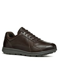 Sneaker in pelle marrone con finitura liscia, punta rotonda, chiusura con laccetti e suola in gomma con texture antiscivolo per una migliore aderenza.