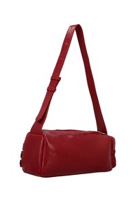 Borsa a tracolla in pelle rossa con forma rettangolare, superficie testurizzata, tracolla regolabile e dettaglio con cerniera laterale.